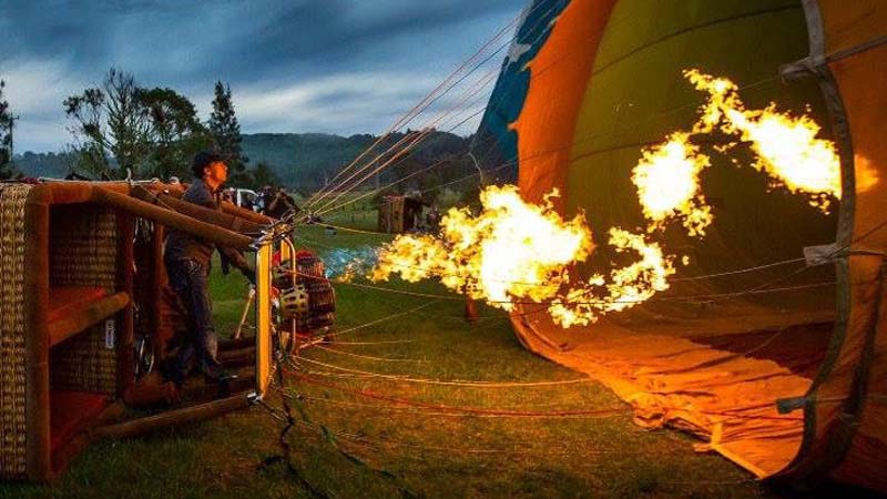 Take to the skies and experience the adventure and romance of Hot Air Ballooning over the beautiful Byron Bay Hinterland!